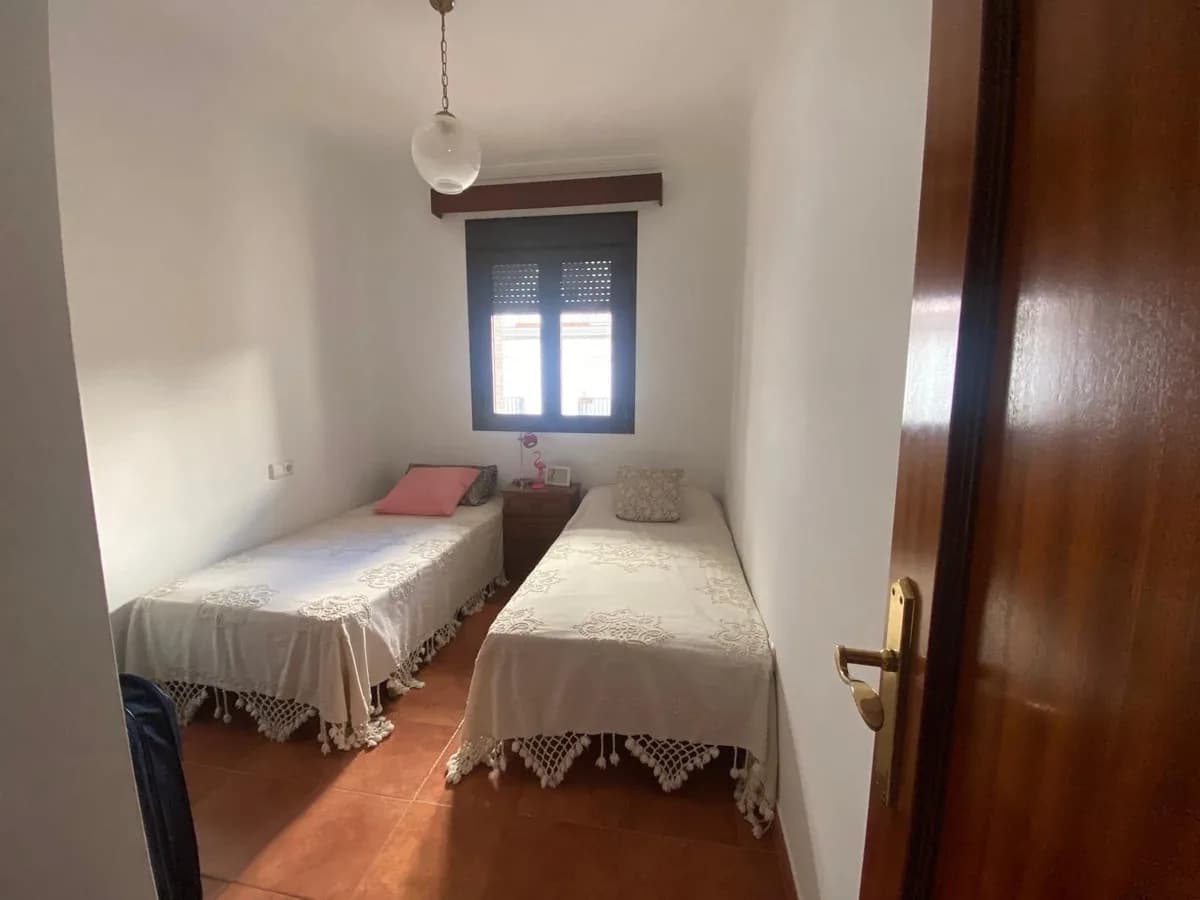 3 Bedroom Middle Floor Apartment for Sale in Ronda, Málaga - Image 3
