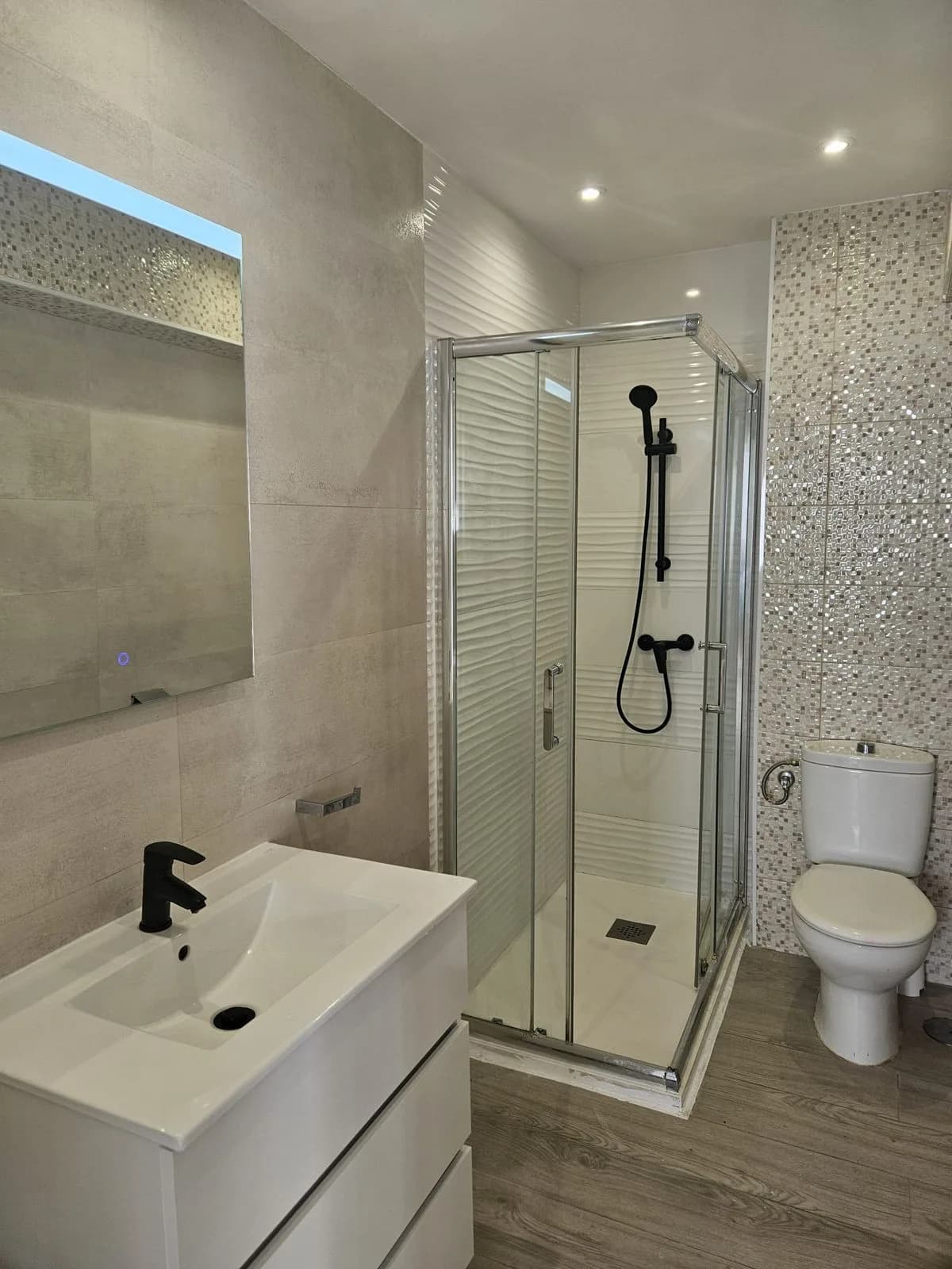 3 Bedroom Top Floor Apartment for Sale in Estepona, Málaga - Image 6