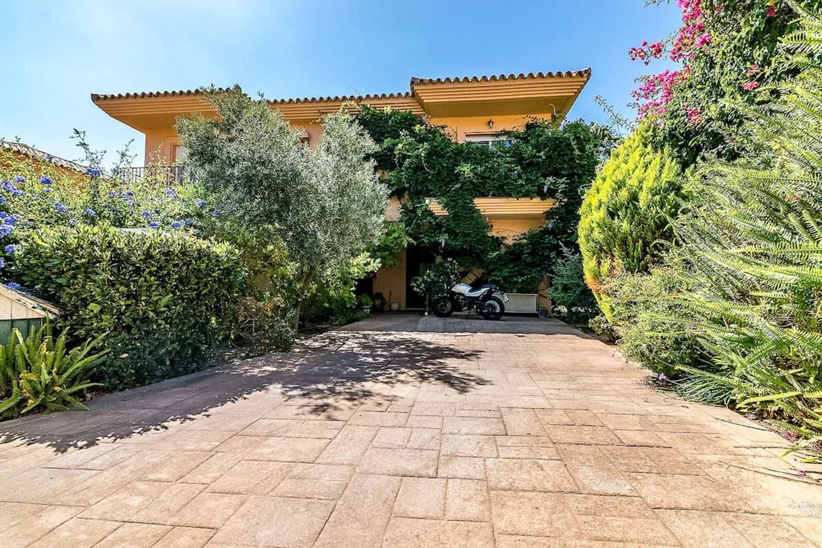 4 Bedroom Semi-Detached House for Sale in Riviera del Sol, Málaga - Image 4
