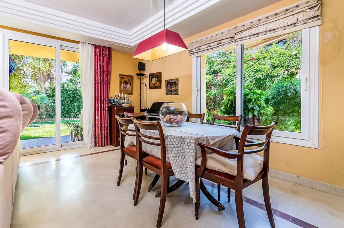 4 Bedroom Semi-Detached House for Sale in Riviera del Sol, Málaga - Image 9