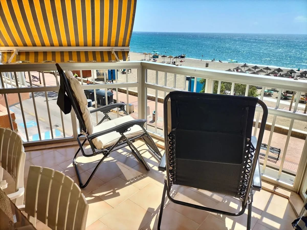 1 Bedroom Middle Floor Apartment for Sale in Fuengirola, Málaga - Image 3