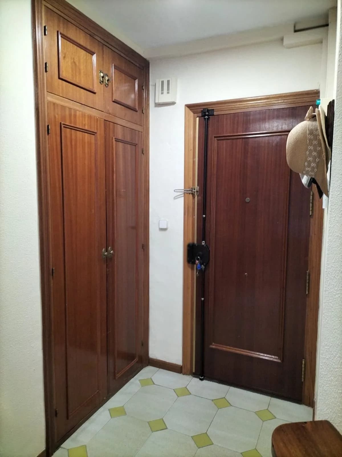 1 Bedroom Middle Floor Apartment for Sale in Fuengirola, Málaga - Image 6