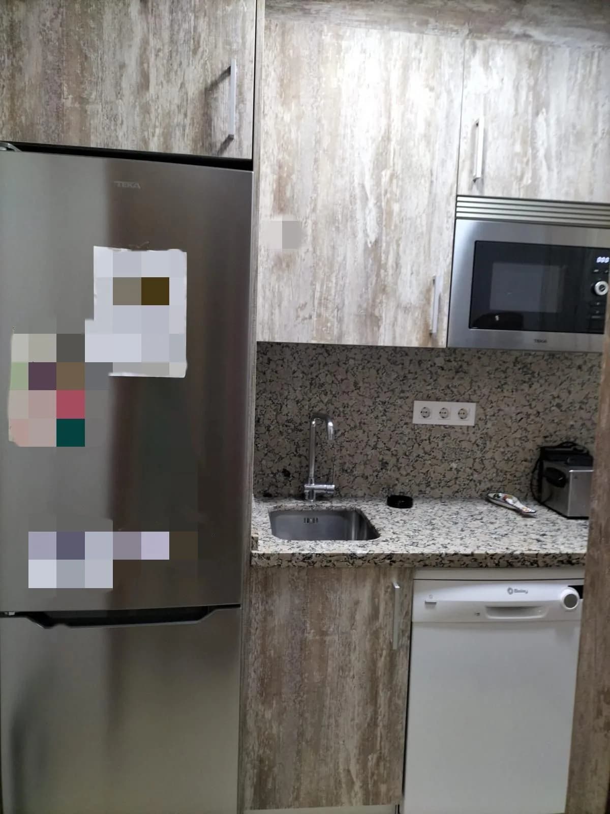 1 Bedroom Middle Floor Apartment for Sale in Fuengirola, Málaga - Image 8