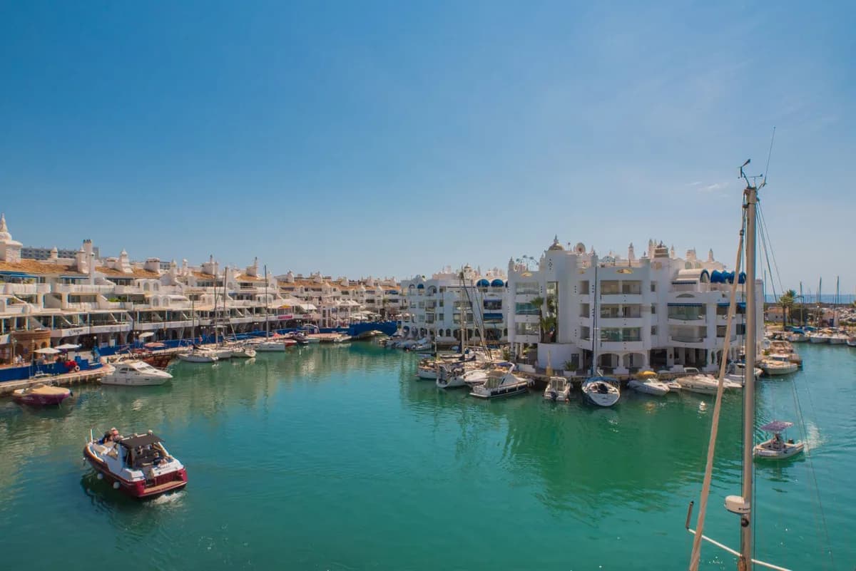 9 Bedroom Penthouse Duplex for Sale in Benalmadena, Málaga - Image 3
