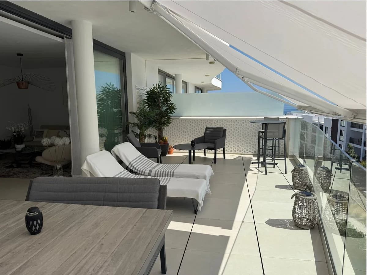 2 Bedroom Middle Floor Apartment for Sale in Fuengirola, Málaga - Image 3