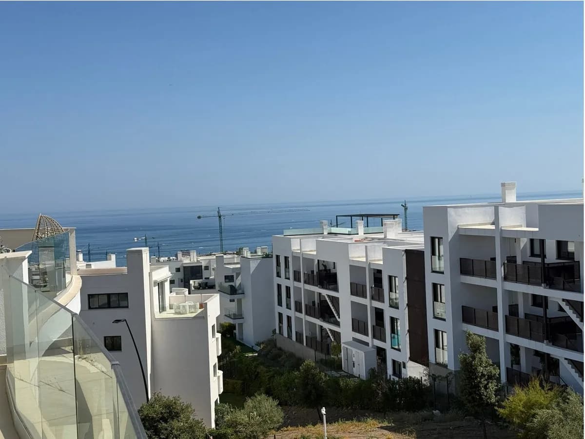 2 Bedroom Middle Floor Apartment for Sale in Fuengirola, Málaga - Image 4