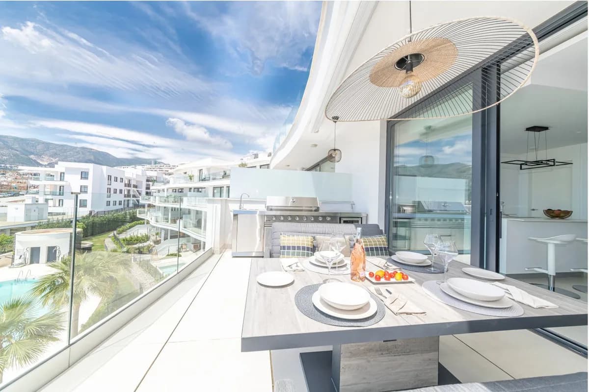 2 Bedroom Middle Floor Apartment for Sale in Fuengirola, Málaga - Image 6