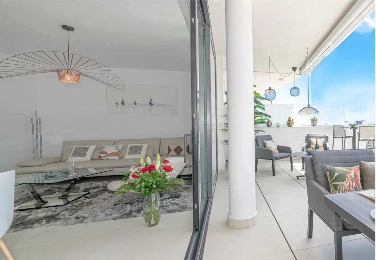 2 Bedroom Middle Floor Apartment for Sale in Fuengirola, Málaga - Image 8