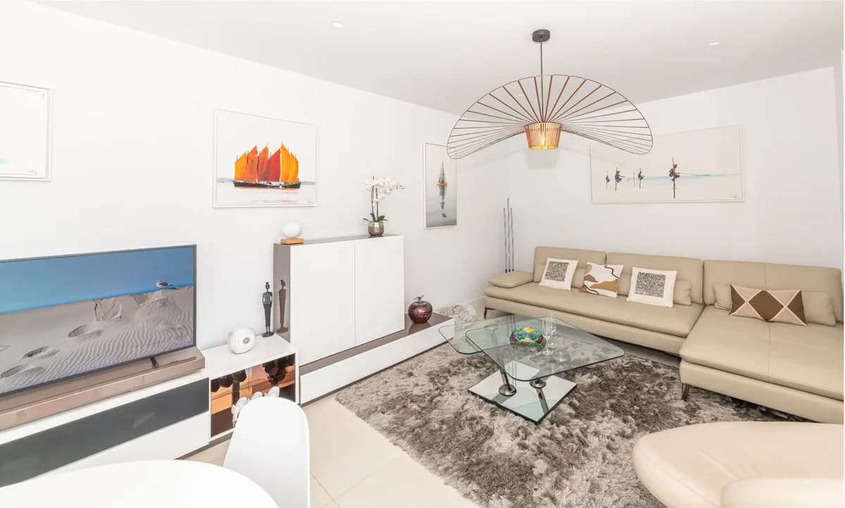 2 Bedroom Middle Floor Apartment for Sale in Fuengirola, Málaga - Image 9