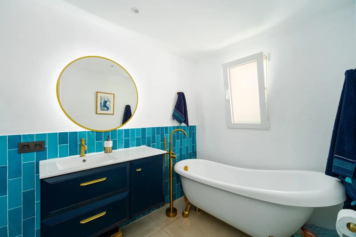 6 Bedroom Detached Villa for Sale in El Padron, Málaga - Image 4