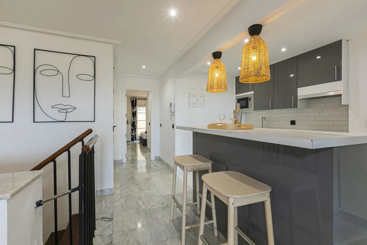2 Bedroom Middle Floor Apartment for Sale in Nueva Andalucía, Málaga - Image 9
