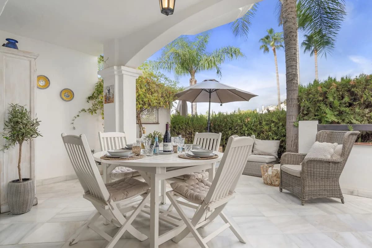3 Bedroom Townhouse for Sale in The Golden Mile, Málaga - Image 2