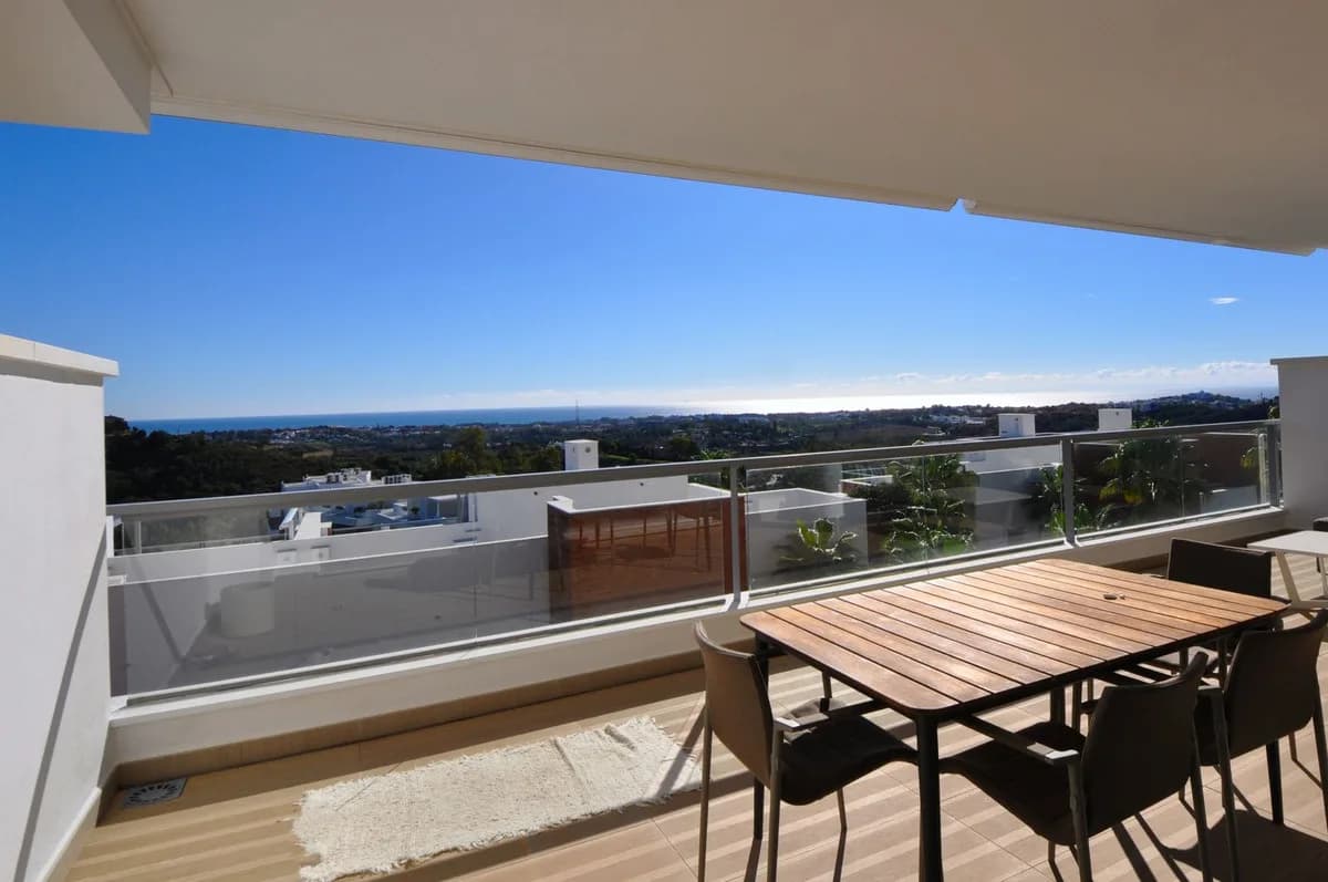 2 Bedroom Middle Floor Apartment for Sale in Los Arqueros, Málaga