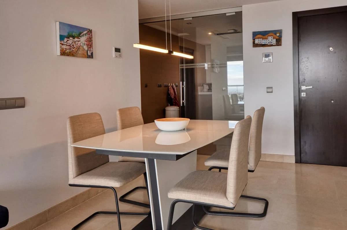 2 Bedroom Middle Floor Apartment for Sale in Los Arqueros, Málaga - Image 8