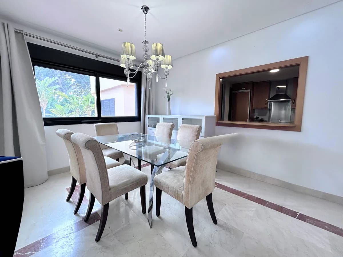 2 Bedroom Middle Floor Apartment for Sale in Puerto Banús, Málaga - Image 7
