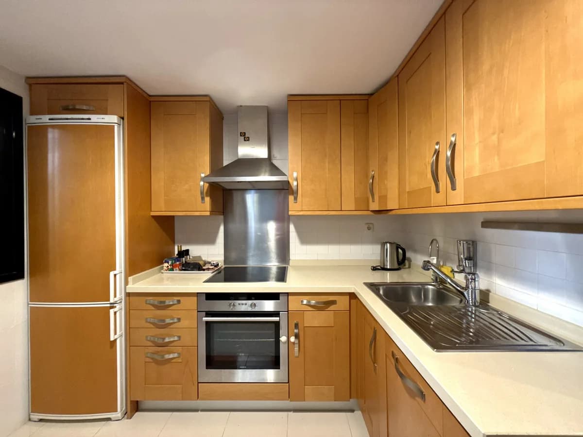 2 Bedroom Middle Floor Apartment for Sale in Puerto Banús, Málaga - Image 8
