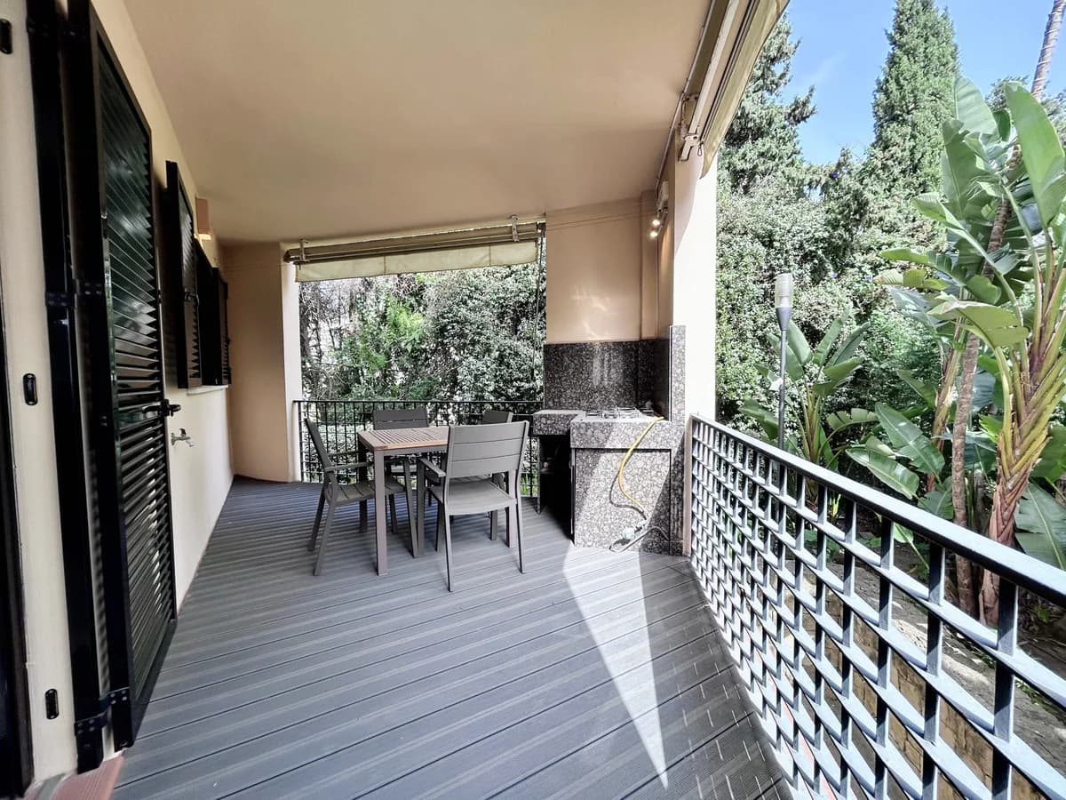 2 Bedroom Middle Floor Apartment for Sale in Puerto Banús, Málaga - Image 9
