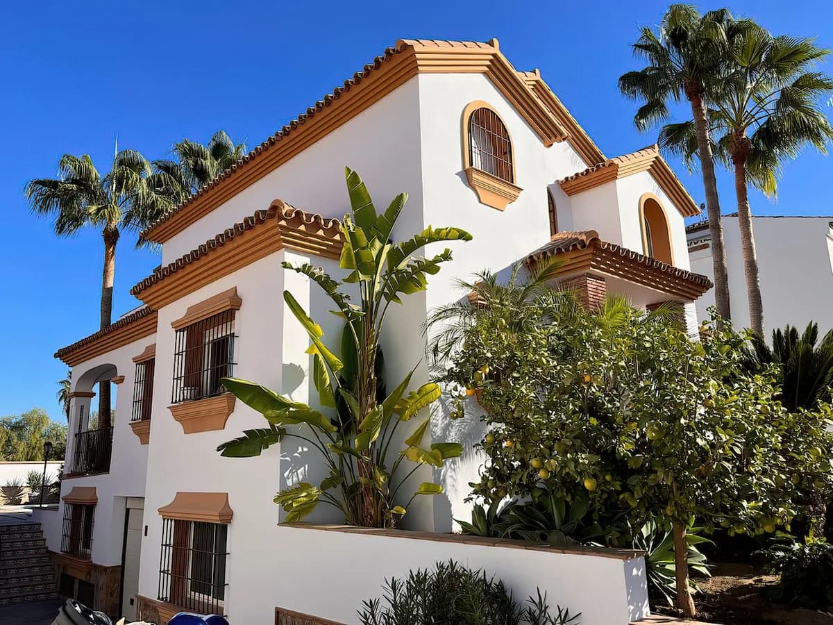 4 Bedroom Detached Villa for Sale in Alhaurín el Grande, Málaga - Image 2
