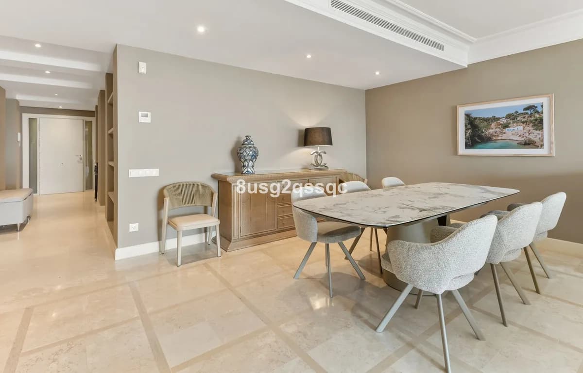 2 Bedroom Middle Floor Apartment for Sale in Costalita, Málaga - Image 2