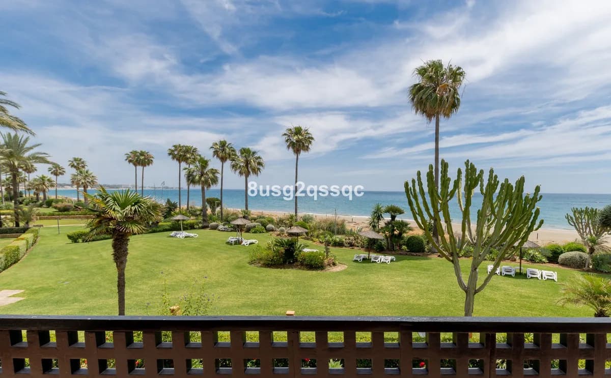 2 Bedroom Middle Floor Apartment for Sale in Costalita, Málaga - Image 3