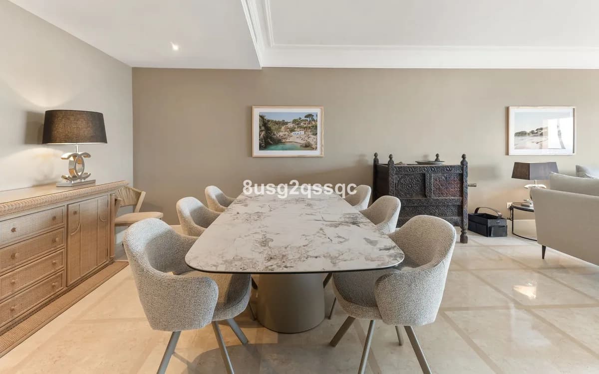 2 Bedroom Middle Floor Apartment for Sale in Costalita, Málaga - Image 4