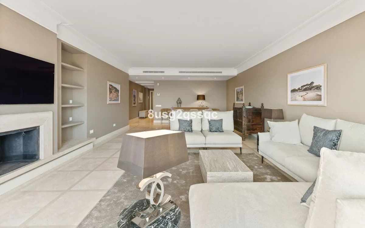 2 Bedroom Middle Floor Apartment for Sale in Costalita, Málaga - Image 7