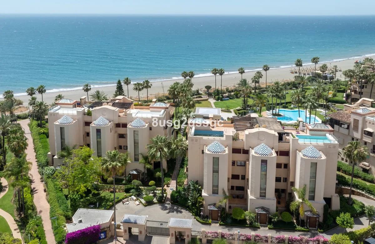 2 Bedroom Middle Floor Apartment for Sale in Costalita, Málaga - Image 8