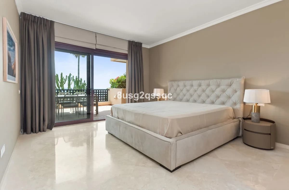 2 Bedroom Middle Floor Apartment for Sale in Costalita, Málaga - Image 9