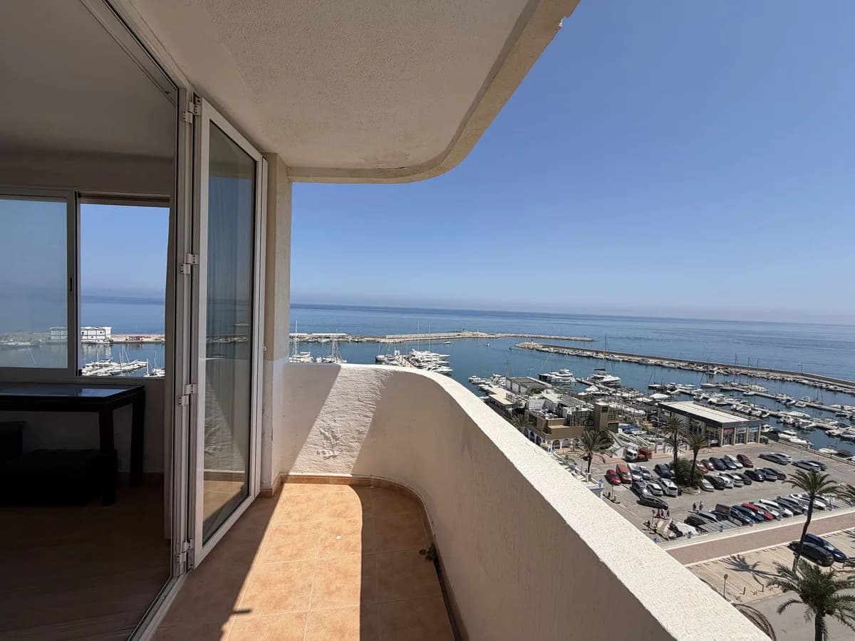 2 Bedroom Middle Floor Apartment for Sale in Estepona, Málaga