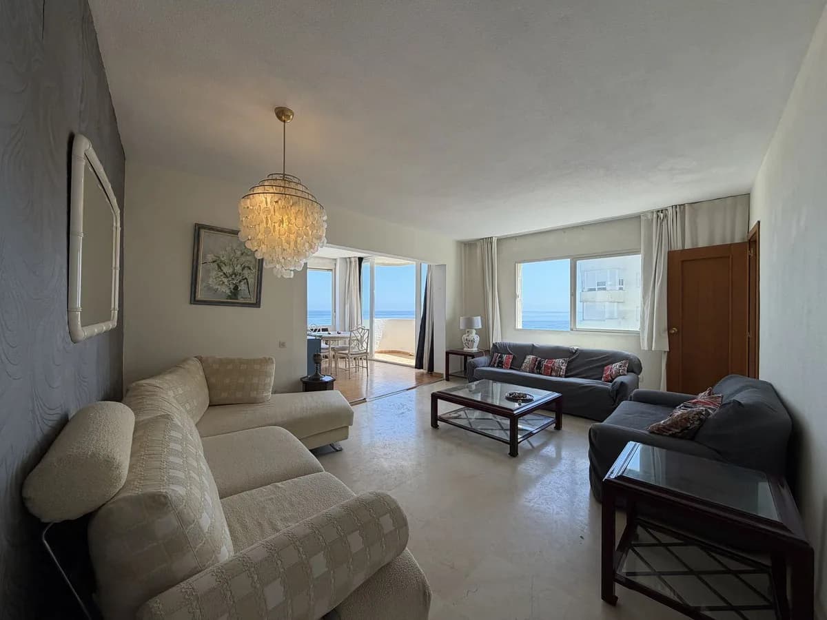 2 Bedroom Middle Floor Apartment for Sale in Estepona, Málaga - Image 9