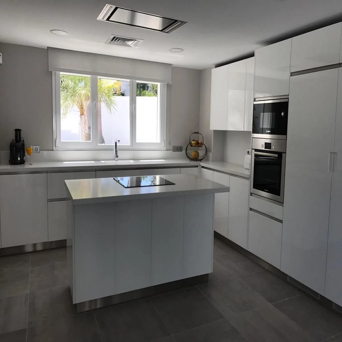 6 Bedroom Detached Villa for Sale in Nueva Andalucía, Málaga - Image 7