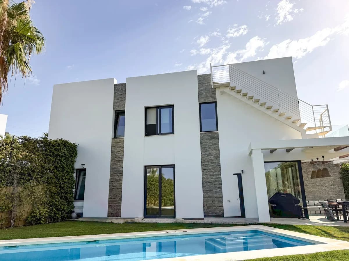 5 Bedroom Semi-Detached House for Sale in Calahonda, Málaga
