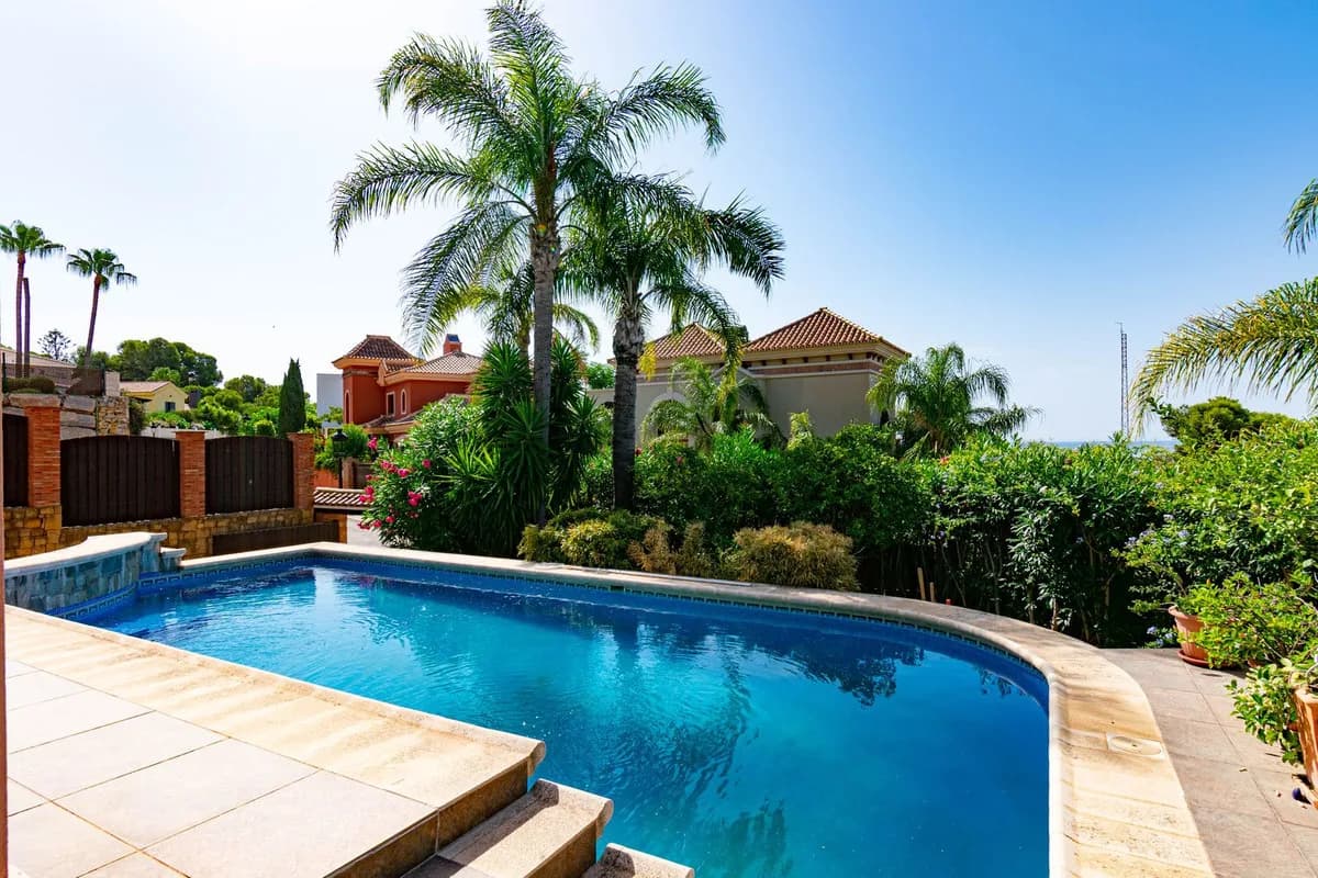 4 Bedroom Detached Villa for Sale in Estepona, Málaga - Image 6