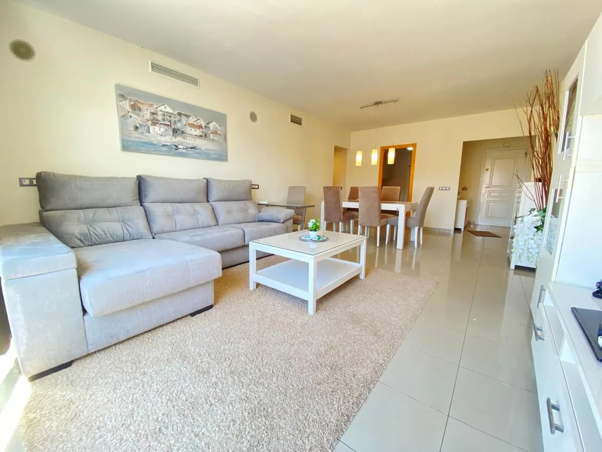 2 Bedroom Middle Floor Apartment for Sale in Estepona, Málaga - Image 5