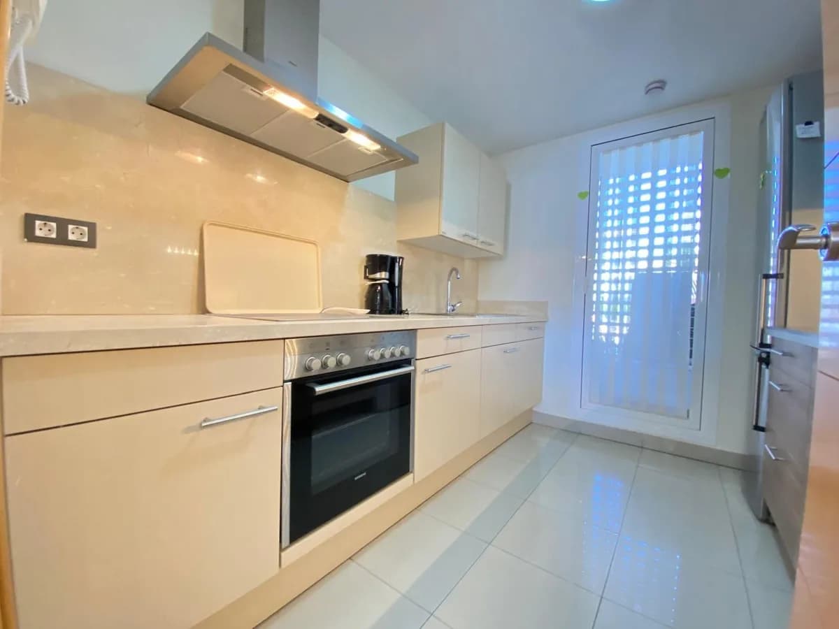 2 Bedroom Middle Floor Apartment for Sale in Estepona, Málaga - Image 7