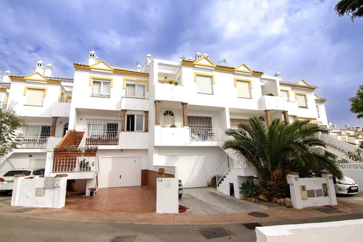 4 Bedroom Townhouse for Sale in Ciudad Jardín, Málaga - Image 2