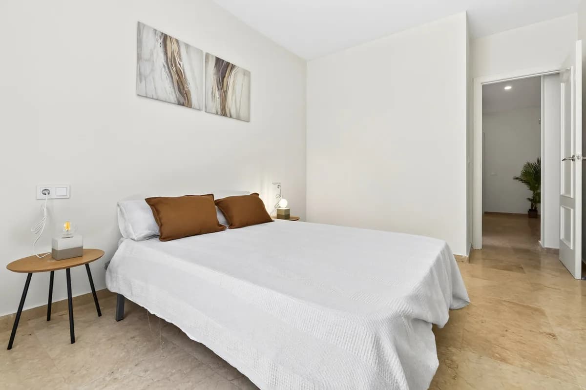 2 Bedroom Middle Floor Apartment for Sale in Centro Histórico, Málaga - Image 7