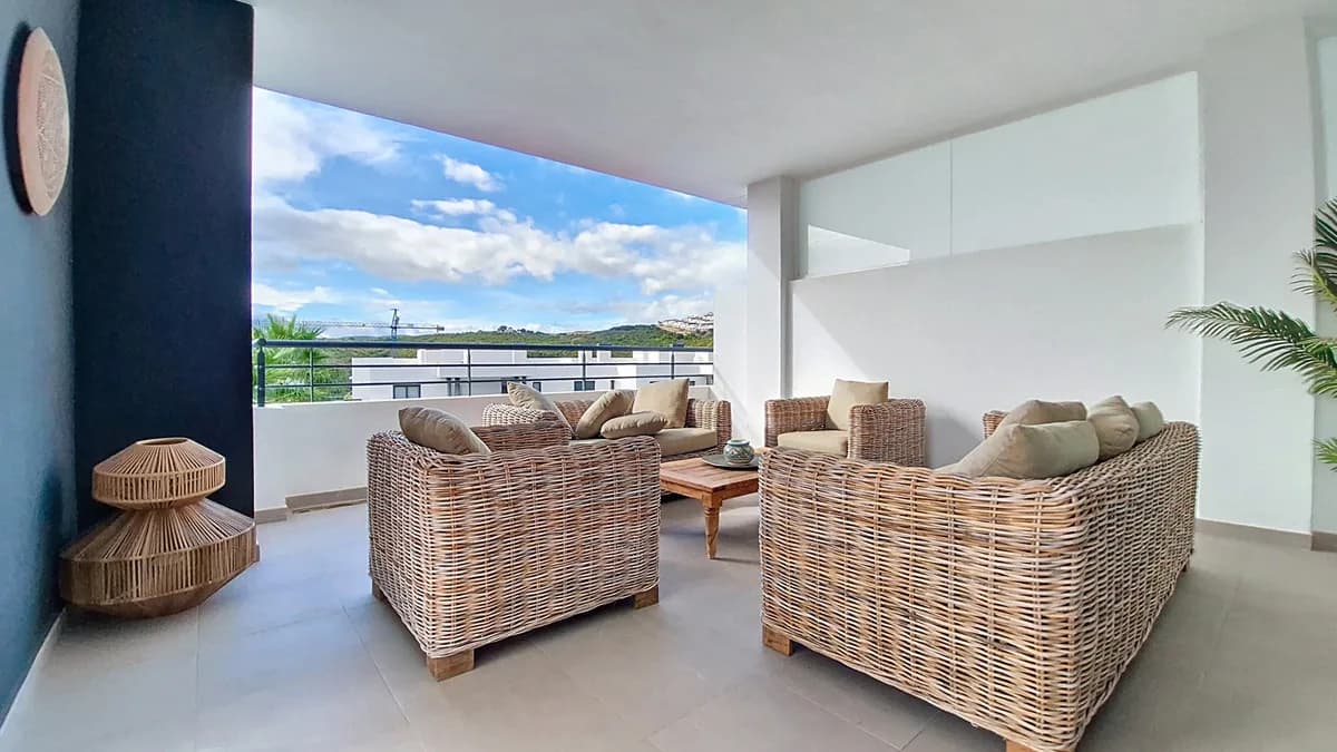 3 Bedroom Middle Floor Apartment for Sale in Casares, Málaga - Image 3