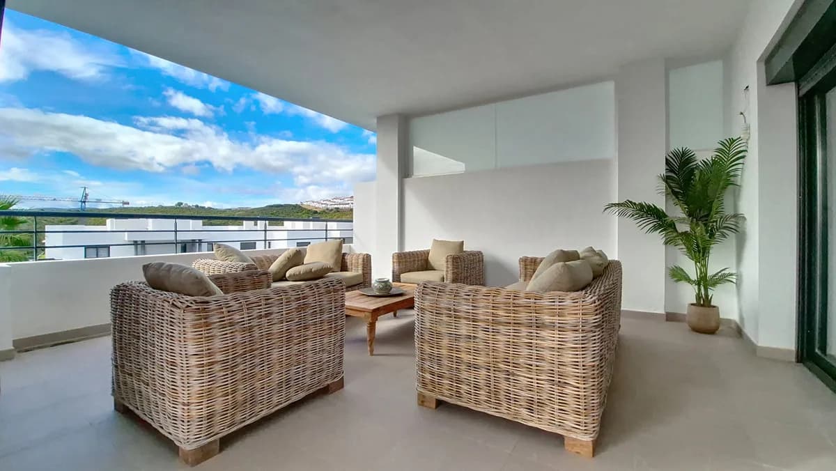 3 Bedroom Middle Floor Apartment for Sale in Casares, Málaga - Image 4