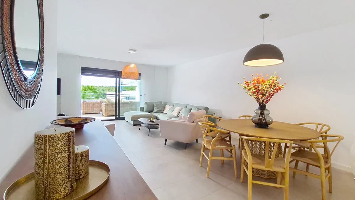 3 Bedroom Middle Floor Apartment for Sale in Casares, Málaga - Image 5