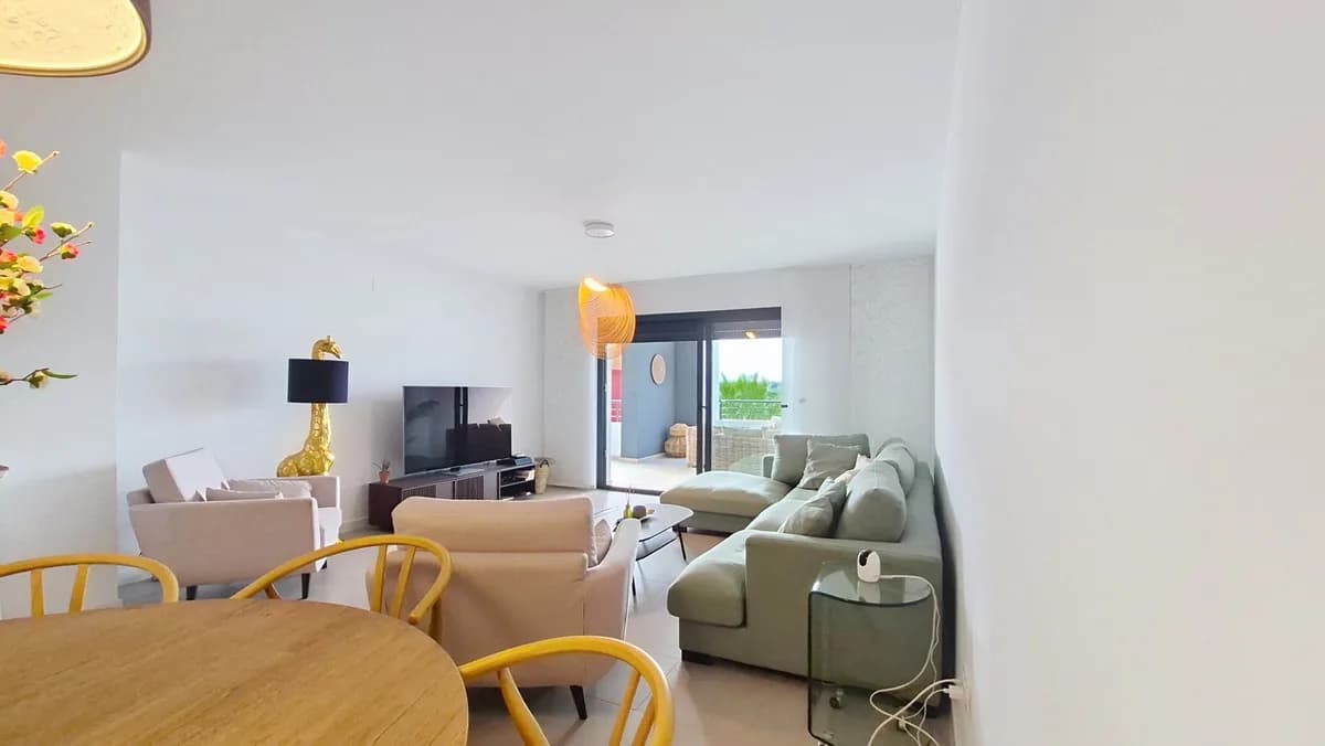 3 Bedroom Middle Floor Apartment for Sale in Casares, Málaga - Image 8