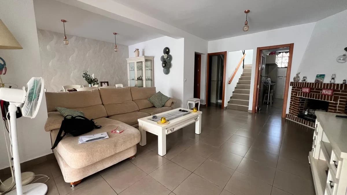 3 Bedroom Semi-Detached House for Sale in Benalmadena Costa, Málaga - Image 3