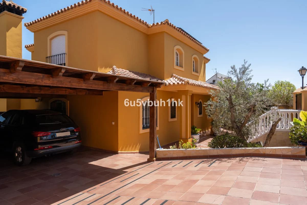 5 Bedroom Detached Villa for Sale in Mijas Costa, Málaga - Image 5