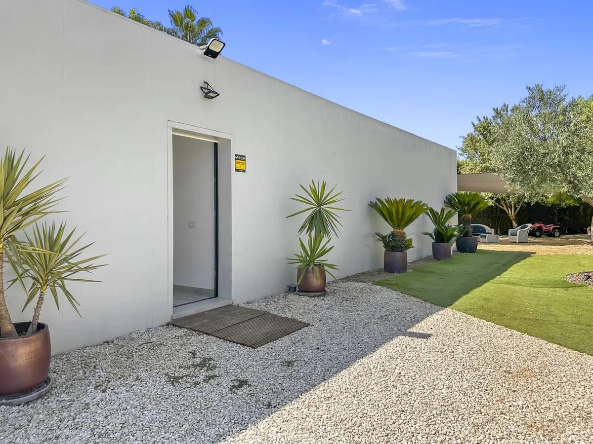 4 Bedroom Detached Villa for Sale in San Martín de Tesorillo, Cádiz - Image 3