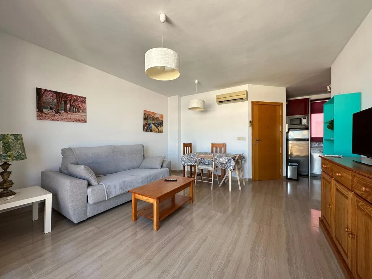 1 Bedroom Middle Floor Apartment for Sale in Fuengirola, Málaga - Image 2