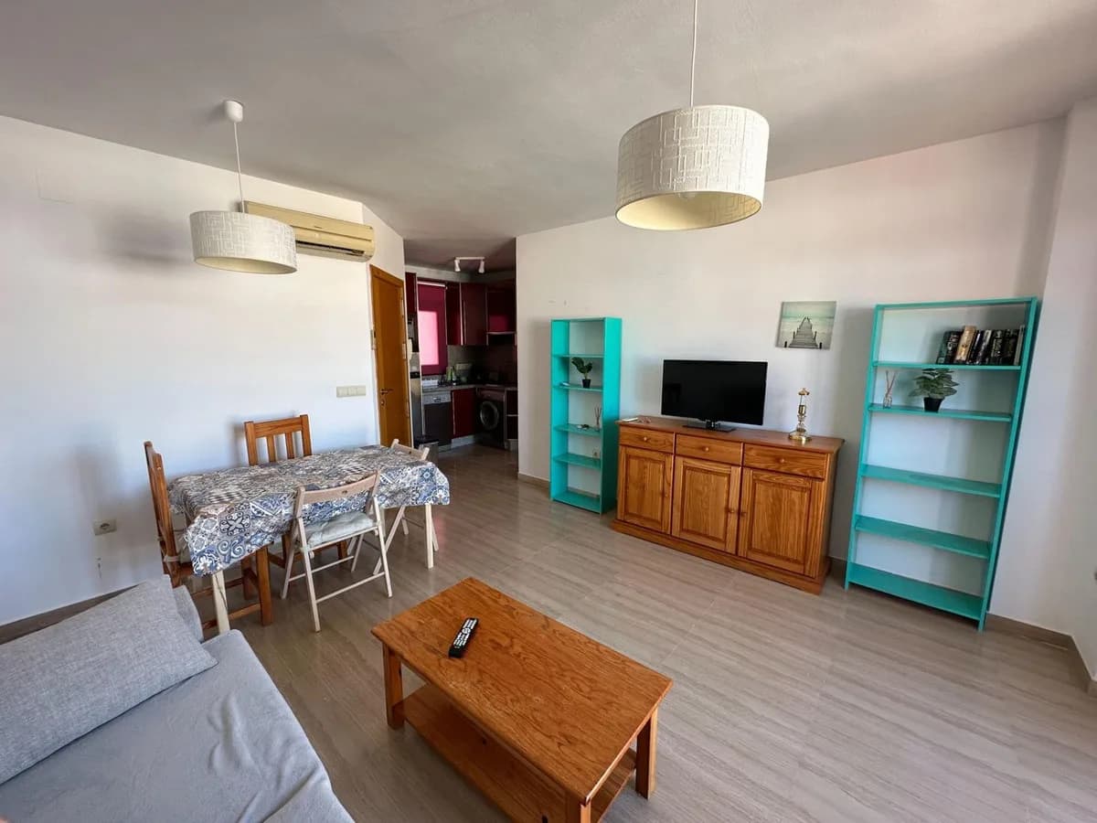 1 Bedroom Middle Floor Apartment for Sale in Fuengirola, Málaga - Image 4