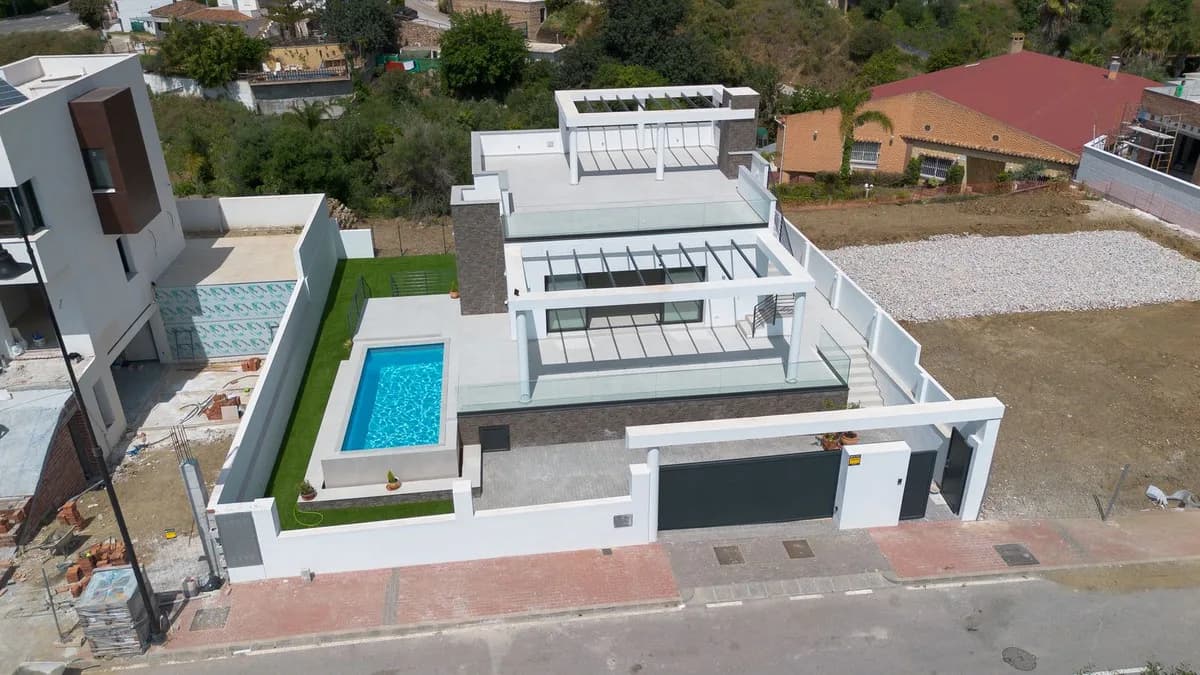 4 Bedroom Detached Villa for Sale in Mijas, Málaga - Image 2
