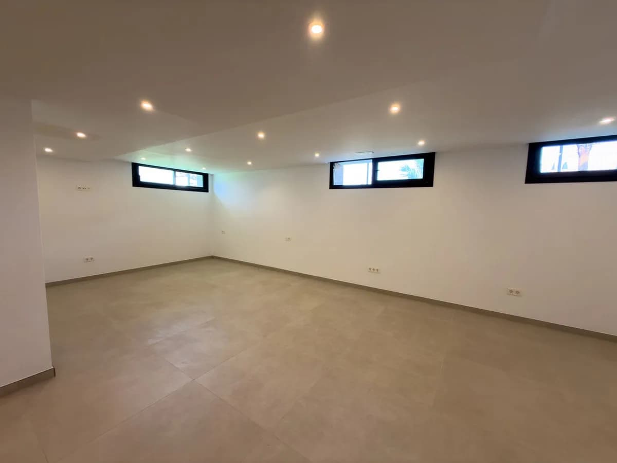 4 Bedroom Detached Villa for Sale in Mijas, Málaga - Image 7