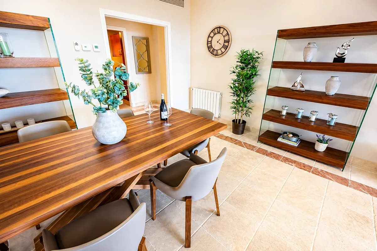 3 Bedroom Middle Floor Apartment for Sale in Los Flamingos, Málaga - Image 4