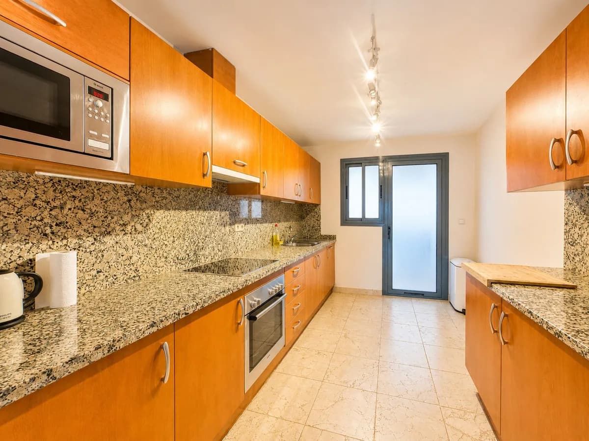 3 Bedroom Middle Floor Apartment for Sale in Los Flamingos, Málaga - Image 9